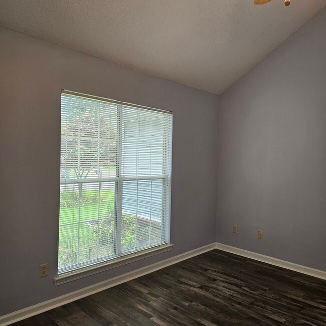 5527 Ginners Dr in Memphis, TN - Building Photo - Building Photo