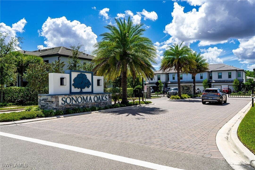 4263 Sonoma Oaks Wy in Naples, FL - Building Photo