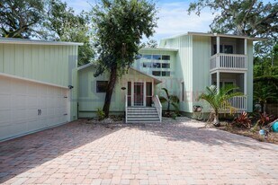 5310 Hidden Harbor Rd in Siesta Key, FL - Building Photo