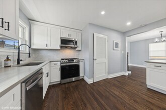 910 Meadowcrest Rd in La Grange Park, IL - Building Photo - Building Photo