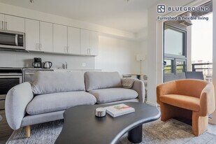 4609 Union Bay Pl NE in Seattle, WA - Building Photo