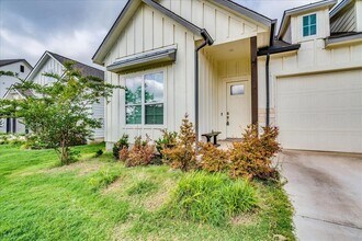 135 Horseshoe Cove in Kyle, TX - Building Photo - Building Photo
