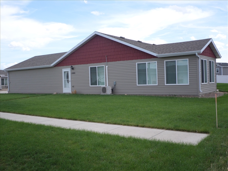 Canada Avenue Townhomes in Bismarck, ND - Building Photo