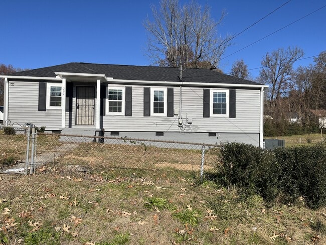 property at 202 S Lindsey St