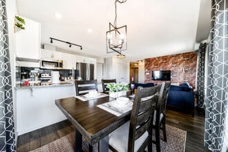 390 Windermere Rd NW in Edmonton, AB - Building Photo - Building Photo