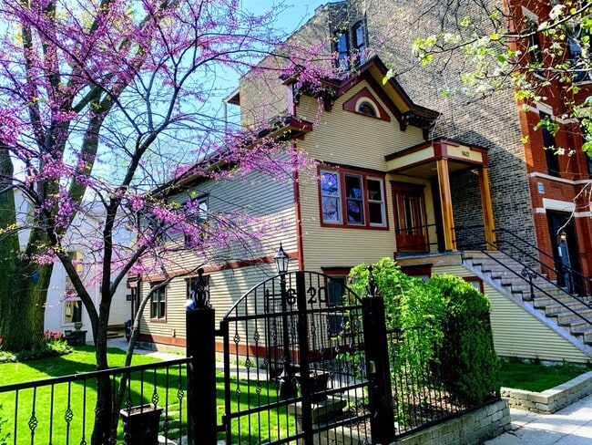 1622 N Sedgwick St, Unit 1st Floor