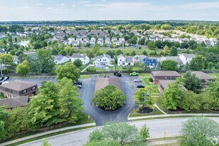 2 Rockcreek Dr in Delaware, OH - Building Photo