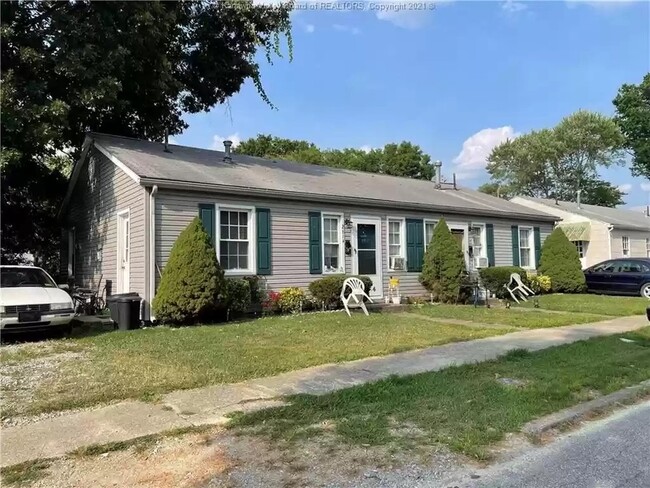 2614 Furlong Ave in St. Albans, WV - Foto de edificio - Building Photo