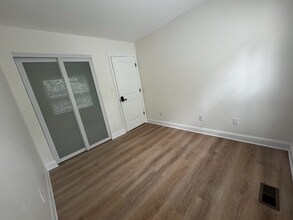 01 Maple Leaf Dr in Montgomery Village, MD - Building Photo - Building Photo