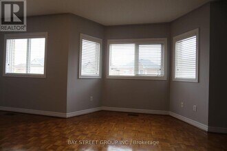 343 Vellore Ave in Vaughan, ON - Building Photo - Building Photo