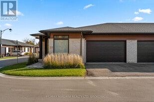 300 Richmond St in Thorold, ON - Building Photo