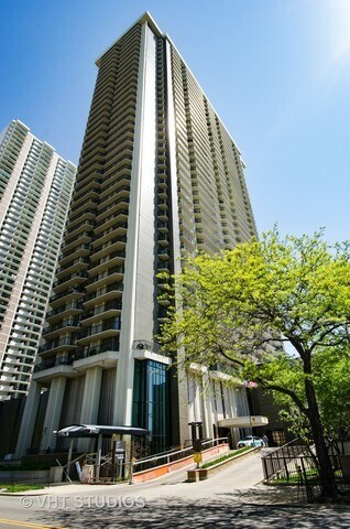 6007 N Sheridan Rd-Unit -38G in Chicago, IL - Building Photo
