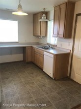 698 NW Paragon Pl in Oak Harbor, WA - Foto de edificio - Building Photo