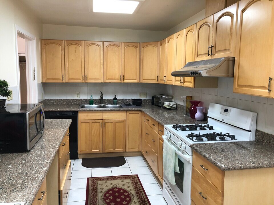 285 Bartlett Ave in Sunnyvale, CA - Building Photo
