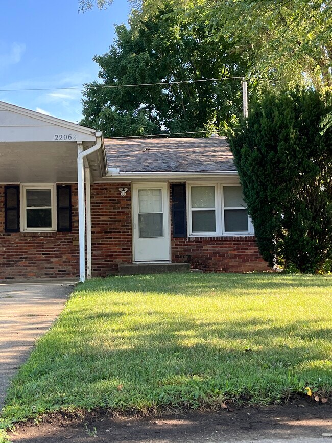 2206 Easy St Rentals in Urbana, IL