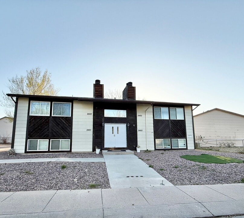 2481 Astrozon Cir in Colorado Springs, CO - Foto de edificio