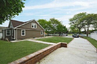 41 Cherry Ave in Bethpage, NY - Building Photo - Building Photo