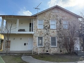 528 W Gramercy Pl in San Antonio, TX - Building Photo