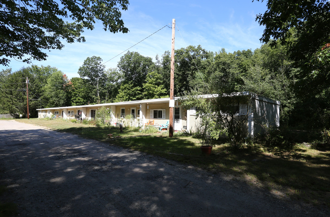 34 Varga Rd in Ashford, CT - Foto de edificio