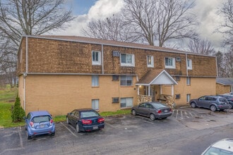 Walnut in Geneva, OH - Foto de edificio - Building Photo