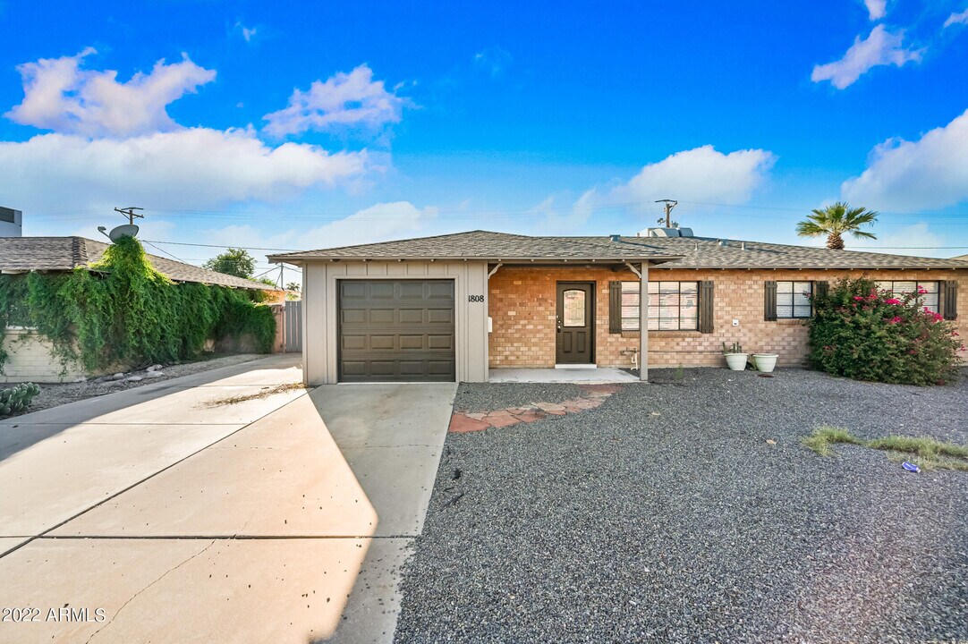 1808 N Miller Rd in Scottsdale, AZ - Building Photo