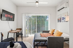 596 W 9th St in Dallas, TX - Building Photo