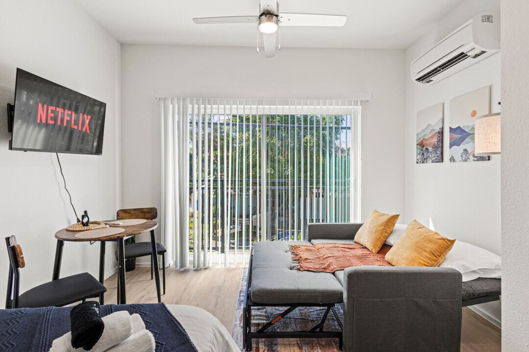 596 W 9th St in Dallas, TX - Foto de edificio