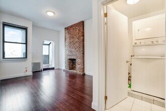 275 W 22nd St in New York, NY - Building Photo - Building Photo