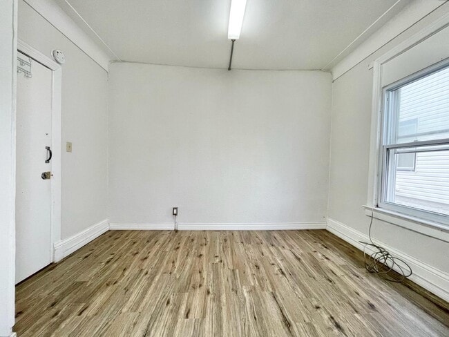 149 Burgar St in Welland, ON - Building Photo - Building Photo