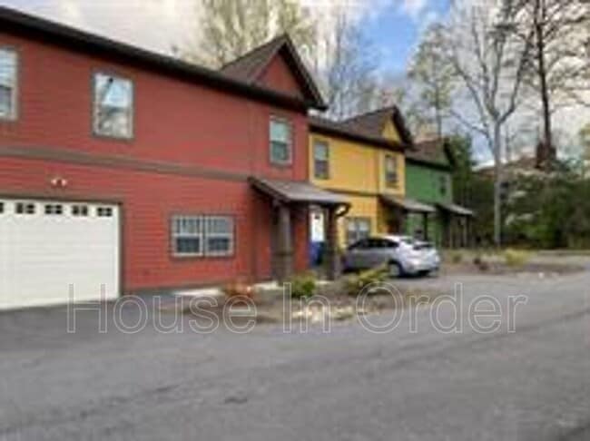 30 Manatee Ct in Asheville, NC - Building Photo - Building Photo