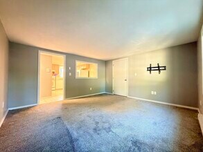 2 Annaberry Ln in Auburn, MA - Building Photo - Building Photo
