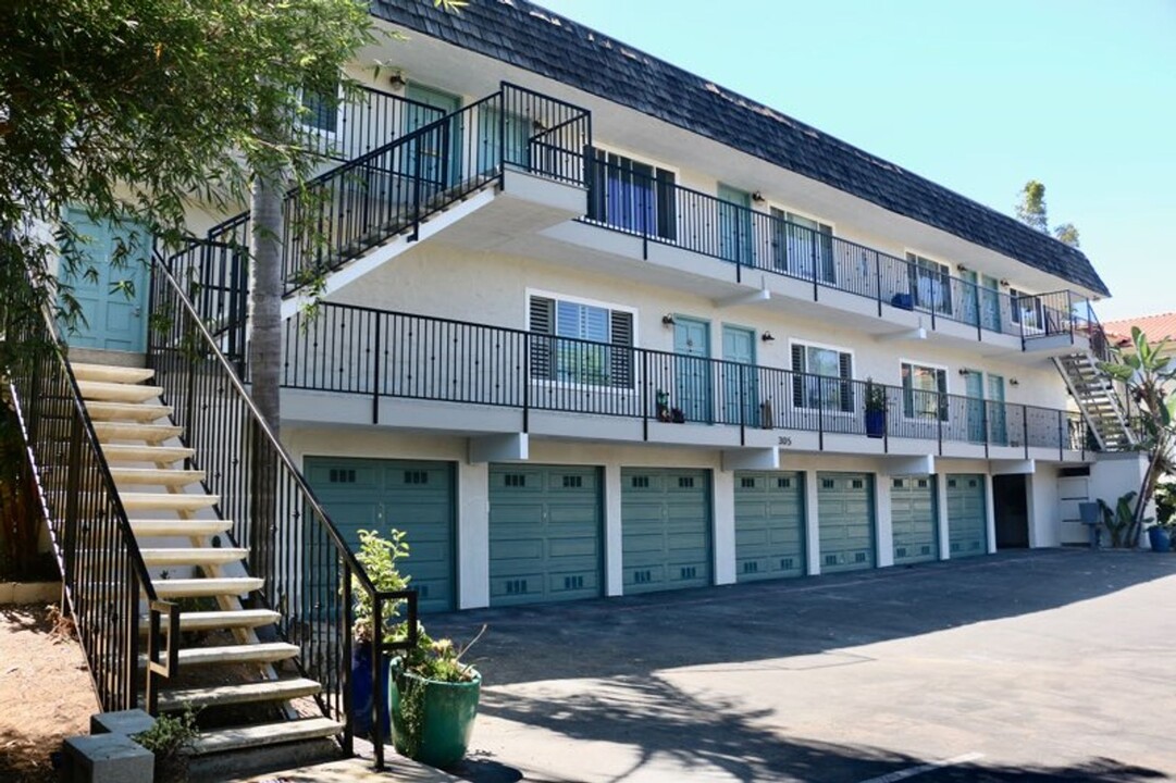 Sierra Seaside Flats in Solana Beach, CA - Foto de edificio