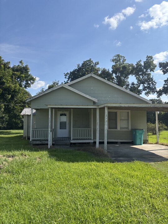 424 E M.L.K. Dr in Grand Coteau, LA - Building Photo