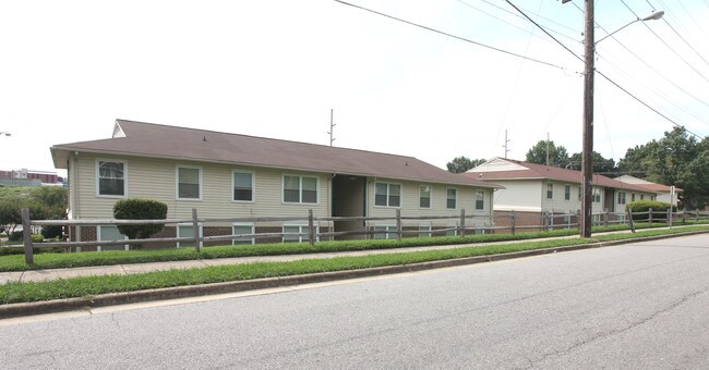 Newgate Apartments in High Point, NC - Building Photo - Building Photo