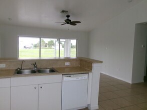 122 Diplomat Pkwy E in Cape Coral, FL - Building Photo - Building Photo