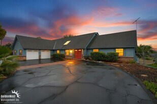 1139 Big Oak Ranch Rd in Fallbrook, CA - Building Photo