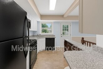 10515 Prestwick Dr in St. Louis, MO - Building Photo - Building Photo