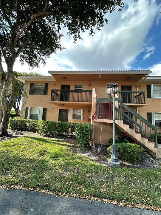 10445 NW 8th St, Unit 201 in Pembroke Pines, FL - Building Photo