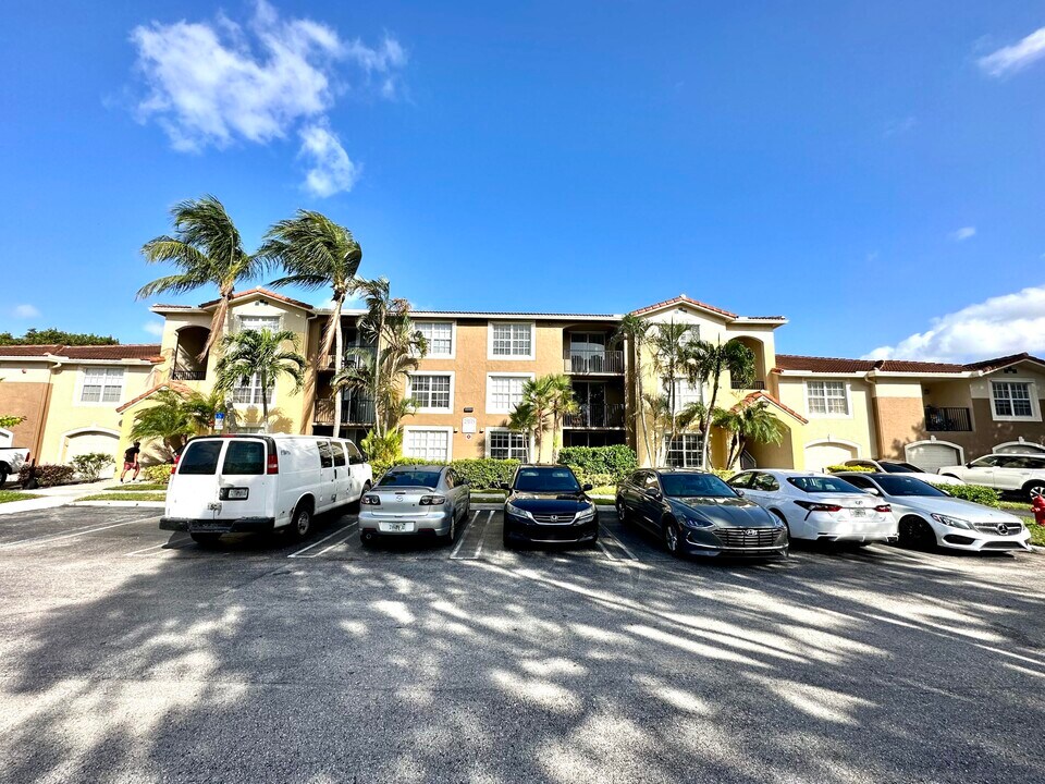 15135 Michelangelo Blvd-Unit -105 in Delray Beach, FL - Foto de edificio