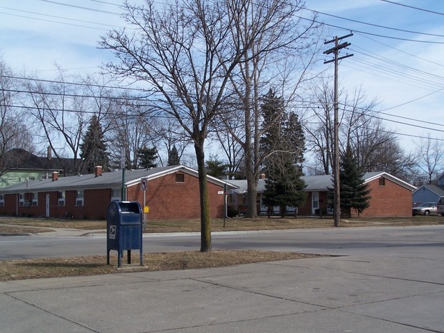 North Avenue in Mount Clemens, MI - Foto de edificio - Building Photo