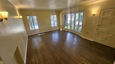 6290 Commodore Sloat Dr in Los Angeles, CA - Building Photo - Building Photo