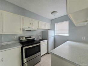 8 N 11th St in McAllen, TX - Building Photo - Building Photo