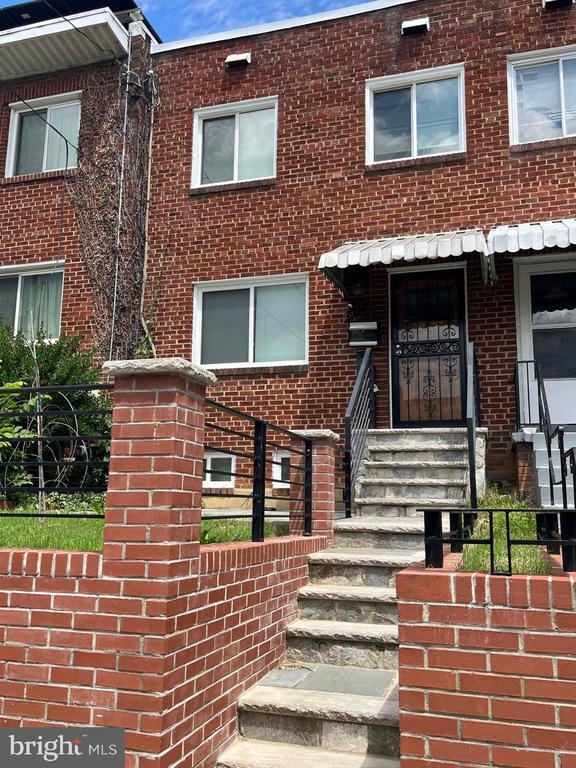 property at 1354 Adams St NE