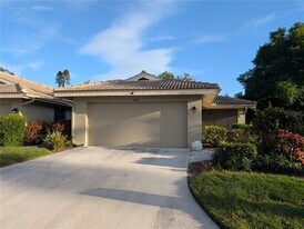 7171 Wood Creek Dr in Sarasota, FL - Building Photo