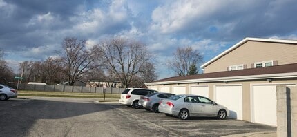 1309 Kingsbury Dr in Hanover Park, IL - Building Photo - Building Photo