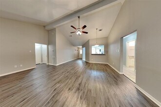 2415 Pine Cone Dr in Houston, TX - Building Photo - Building Photo
