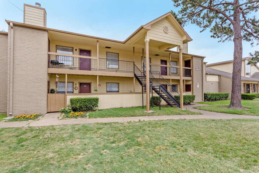 Trails of Windfern in Houston, TX - Building Photo