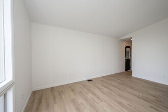 784 W Kemper Rd in Cincinnati, OH - Building Photo - Building Photo