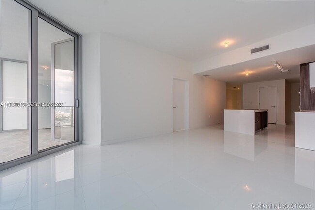 851 NE 1st Ave, Unit 4007 in Miami, FL - Building Photo - Building Photo