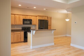 1035 Road Runner St., Unit Unit 5 in Helena, MT - Foto de edificio - Building Photo